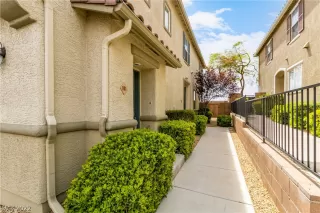 Photo #4: 2385706 Listing