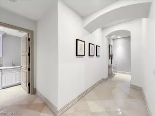 Photo #5: 2385709 Listing 