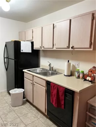 Photo #3: 2385715 Listing