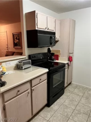 Photo #4: 2385715 Listing