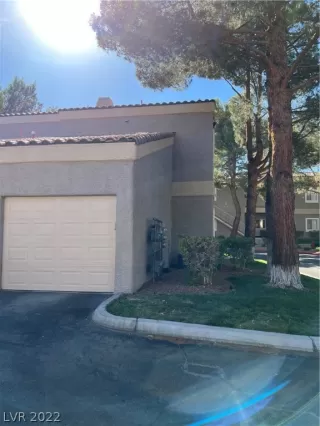 Photo #2: 2385745 Listing