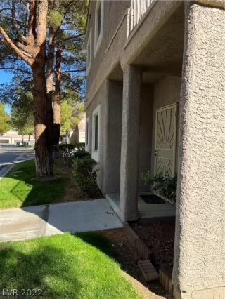 Photo #3: 2385745 Listing