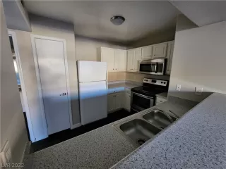 Photo #3: 2385751 Listing