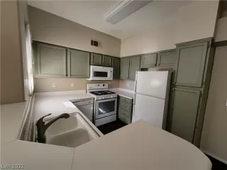 Photo #3: 2385756 Listing