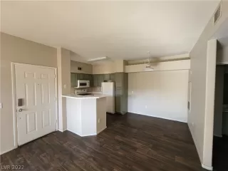 Photo #5: 2385756 Listing