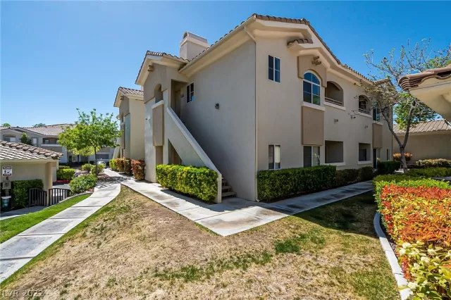 MLS: 2385761 Condo For Sale