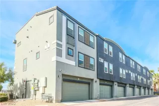 Photo #2: 2385817 Listing