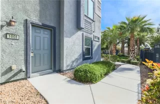 Photo #3: 2385817 Listing