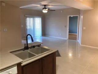 Photo #5: 2385848 Listing 