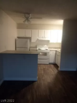 Photo #5: 2385879 Listing 