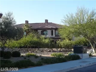 Photo #2: 2385897 Listing