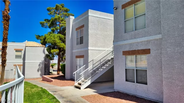 MLS: 2385913 Condo For Sale