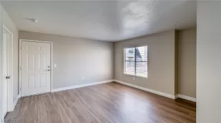 Photo #1: 2385913 Listing 