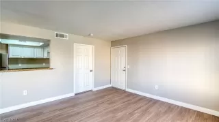 Photo #4: 2385913 Listing 