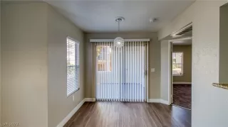 Photo #5: 2385913 Listing 