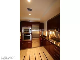 Photo #3: 2385923 Listing