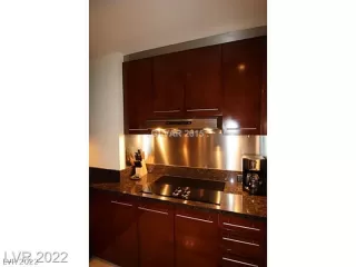 Photo #5: 2385923 Listing