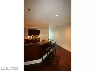 Photo #6: 2385923 Listing