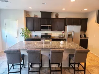 Photo #3: 2385929 Listing 