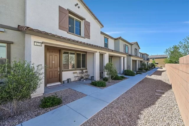 MLS: 2385931 Condo For Sale