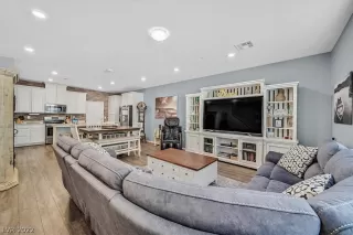 Photo #2: 2385931 Listing 