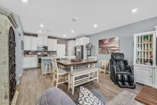 Photo #4: 2385931 Listing 