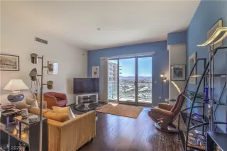 Photo #5: 2385945 Listing 