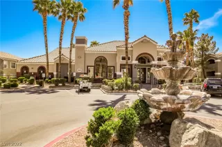 Photo #2: 2385946 Listing