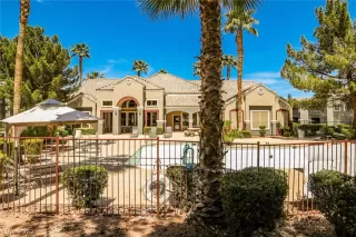 Photo #3: 2385946 Listing