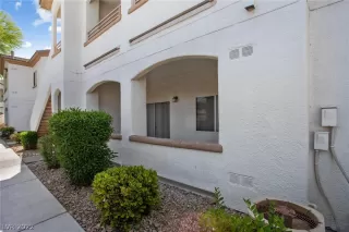 Photo #3: 2385955 Listing