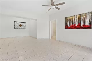 Photo #4: 2385955 Listing