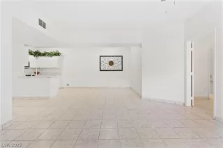 Photo #6: 2385955 Listing