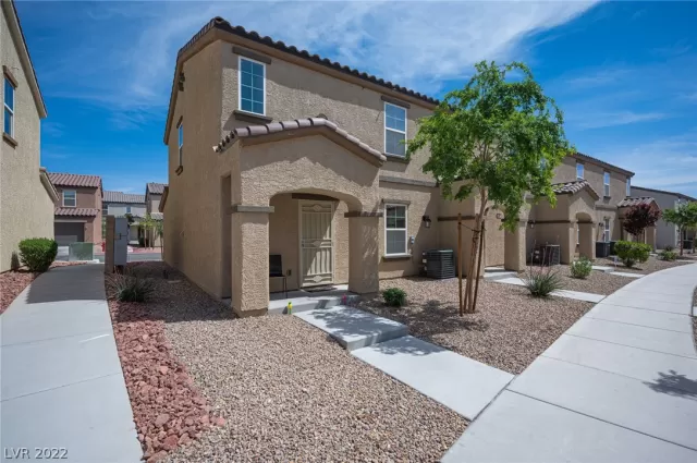 MLS: 2385976 Condo For Sale