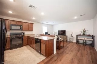 Photo #1: 2385976 Listing 