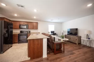 Photo #2: 2385976 Listing 