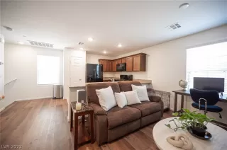 Photo #5: 2385976 Listing 