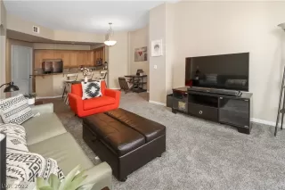 Photo #3: 2385977 Listing