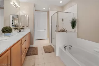 Photo #6: 2385977 Listing