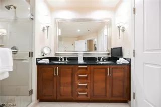 Photo #5: 2385994 Listing