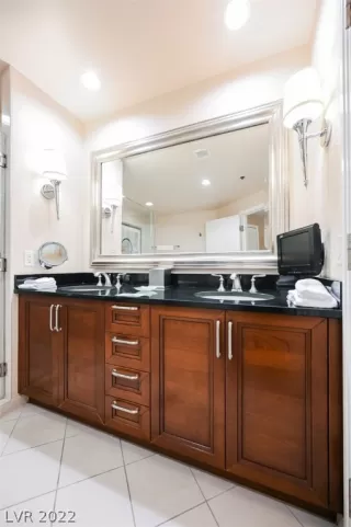 Photo #6: 2385994 Listing