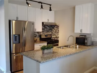 Photo #3: 2386007 Listing