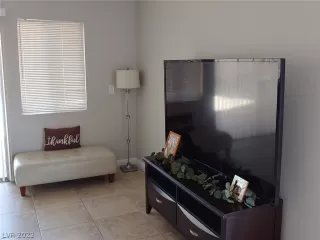 Photo #4: 2386007 Listing