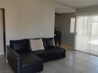 Photo #5: 2386007 Listing