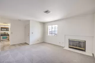 Photo #3: 2386013 Listing