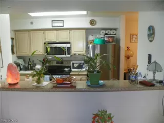 Photo #2: 2386029 Listing