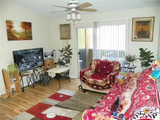 Photo #3: 2386029 Listing