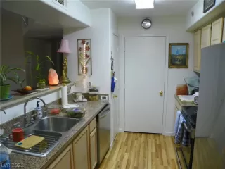 Photo #4: 2386029 Listing