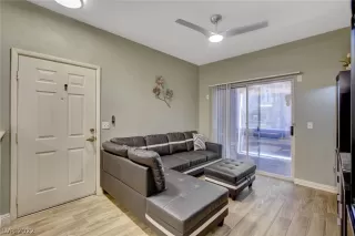 Photo #2: 2386033 Listing