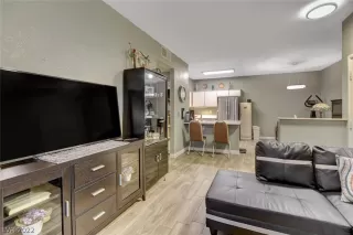 Photo #4: 2386033 Listing