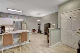 Photo #5: 2386033 Listing